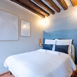 Heart Of Paris - Spacious 3-Bedroom Air-Conditione