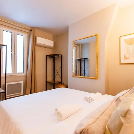 Heart Of - Spacious 3-bedroom Air-conditione Apartment