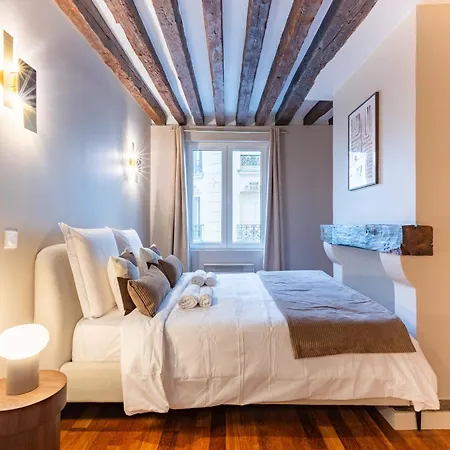 Apartment Heart Of - Spacious 3-bedroom Air-conditione *