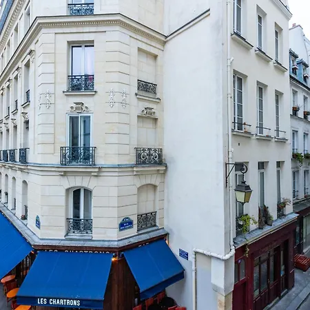 Heart Of - Spacious 3-bedroom Air-conditione Apartment Paris