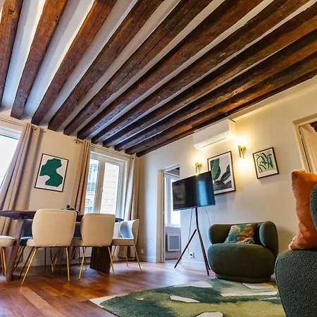 Apartment Heart Of - Spacious 3-bedroom Air-conditione *