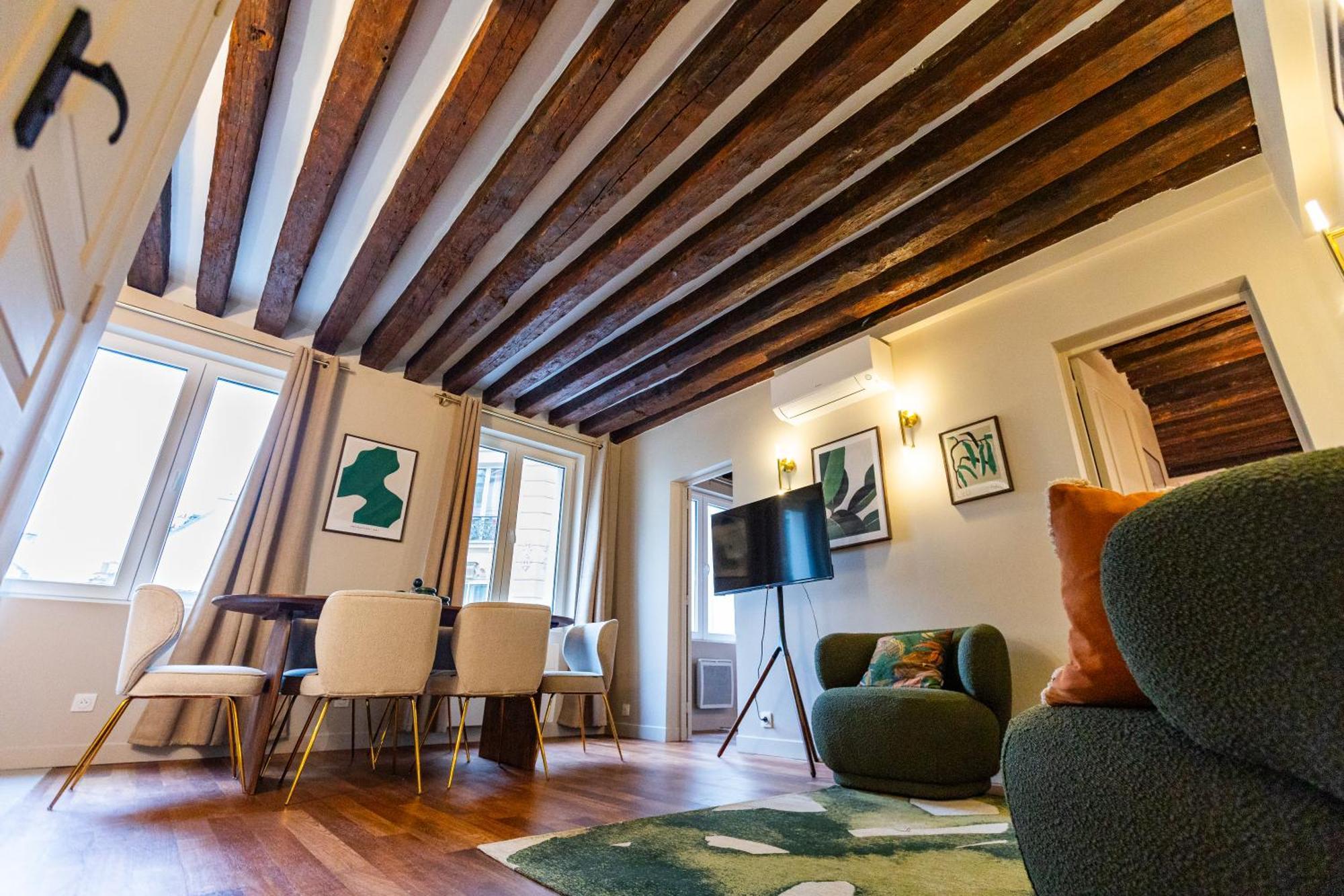 Apartment Heart Of - Spacious 3-bedroom Air-conditione *